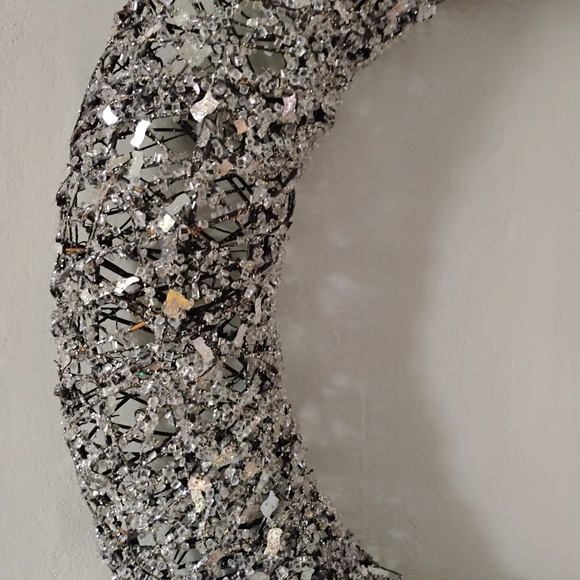 Pier One Silver Ice Woven Holiday Wreath 22" fine detailed ice crystals - Picture 5 of 12